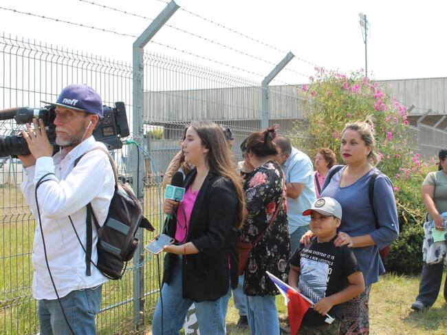 Imágenes de las afueras del Aeropuerto Carriel Sur, Talcahuano. / ADN.cl