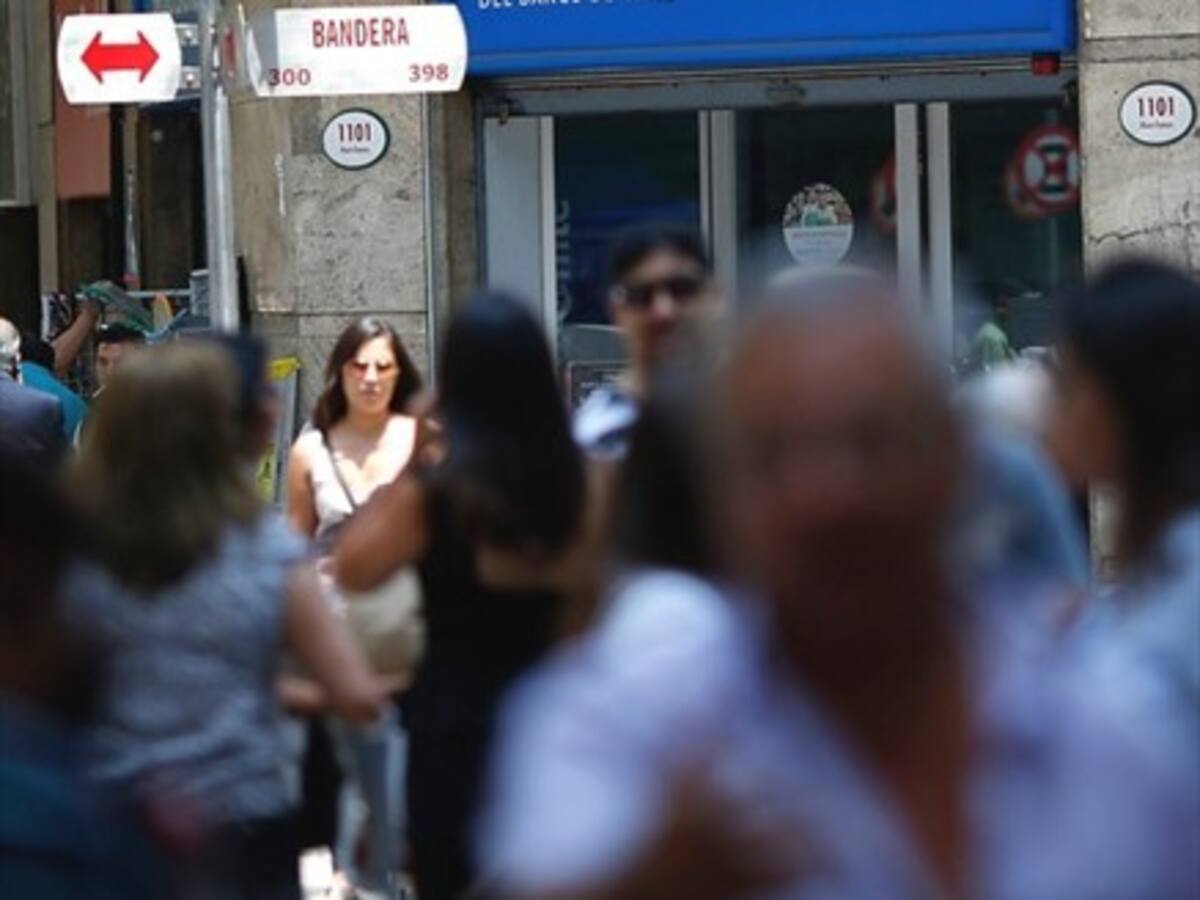 Sernac envió oficios por el acceso de los inmigrantes a las tarjetas de crédito