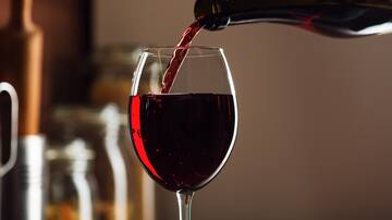 ¿Es el vino más peligroso de lo que pensamos? Estudio revela el vínculo del alcohol con el cáncer