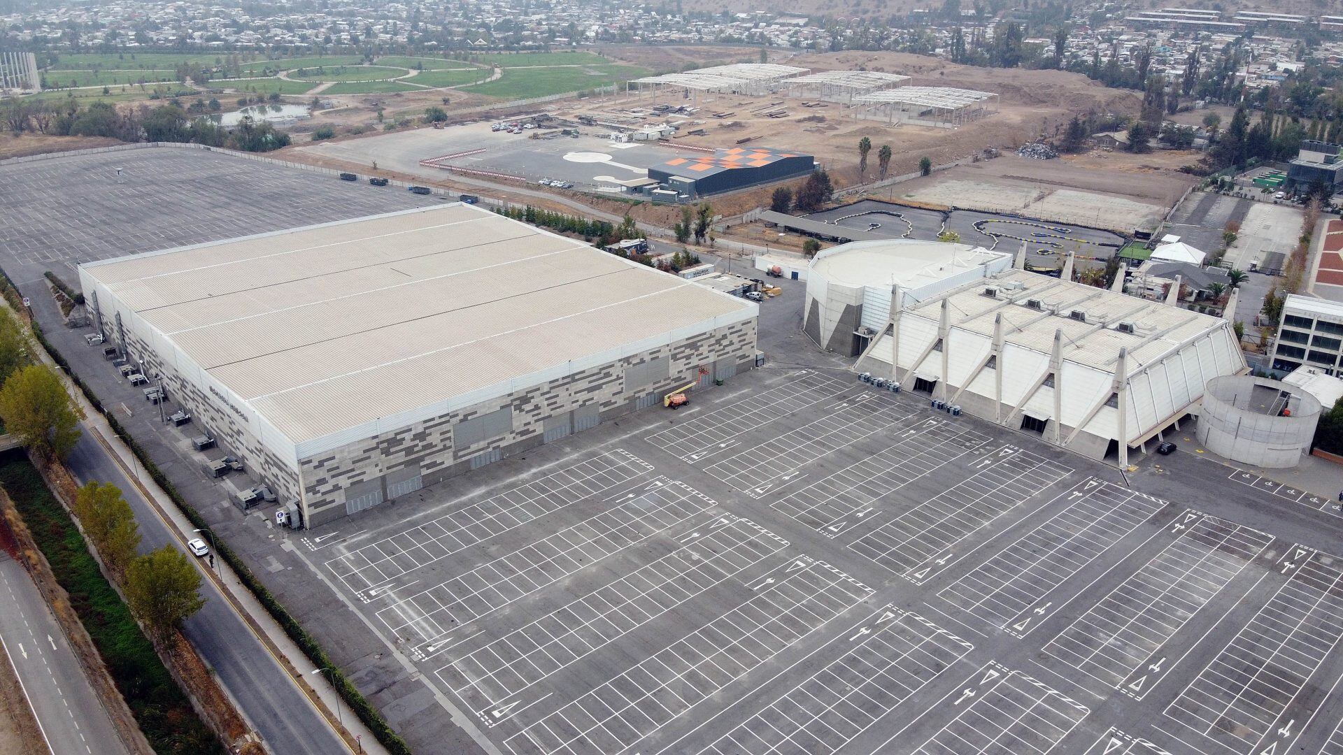 23 de Abril del 2020/SANTIAGOImágenes aéreas de Espacio Riesco en Huechuraba, que se alista para las próximas semanas abrir sus puertas para ser usado como hospital temporal y descongestionar el sistema de salud de la Región Metropolitana
FOTO: FRANCISCO CASTILLO /AGENCIAUNO
