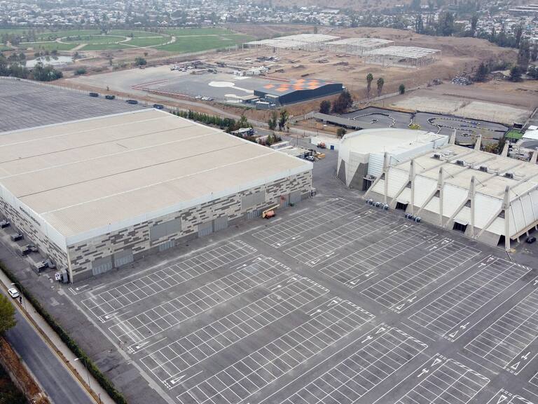 23 de Abril del 2020/SANTIAGOImágenes aéreas de Espacio Riesco en Huechuraba, que se alista para las próximas semanas abrir sus puertas para ser usado como hospital temporal y descongestionar el sistema de salud de la Región Metropolitana
FOTO: FRANCISCO CASTILLO /AGENCIAUNO