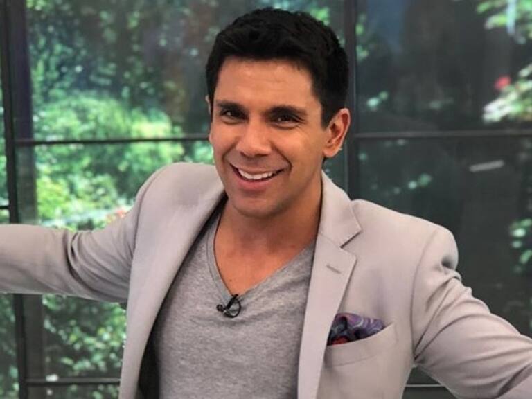 Juan Pablo Queraltó compartió fotografía de su niñez y dejó en evidencia que su hijo es idéntico a él