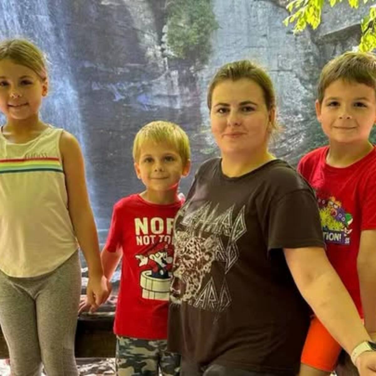 Madre muere ahogada tras lanzarse a un río para salvar a su hijo de 7 años en Estados Unidos