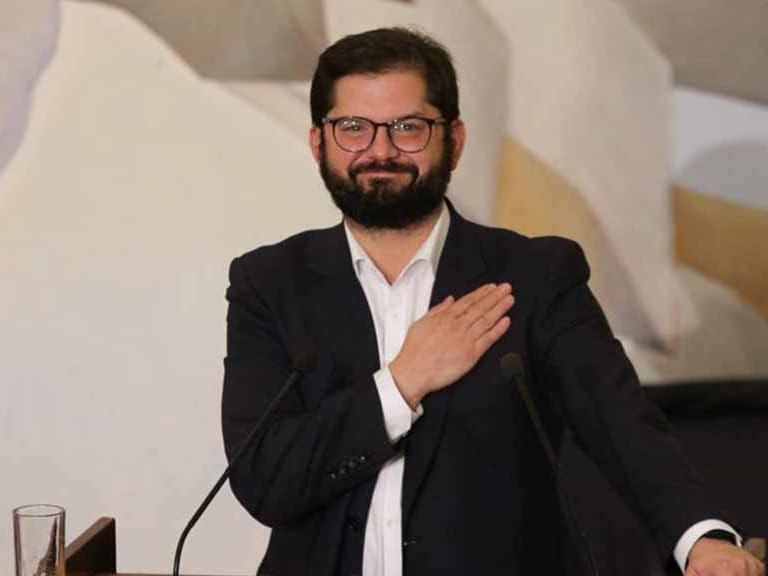 Desaprobación a la gestión del Presidente Gabriel Boric alcanzó el 50% según Cadem