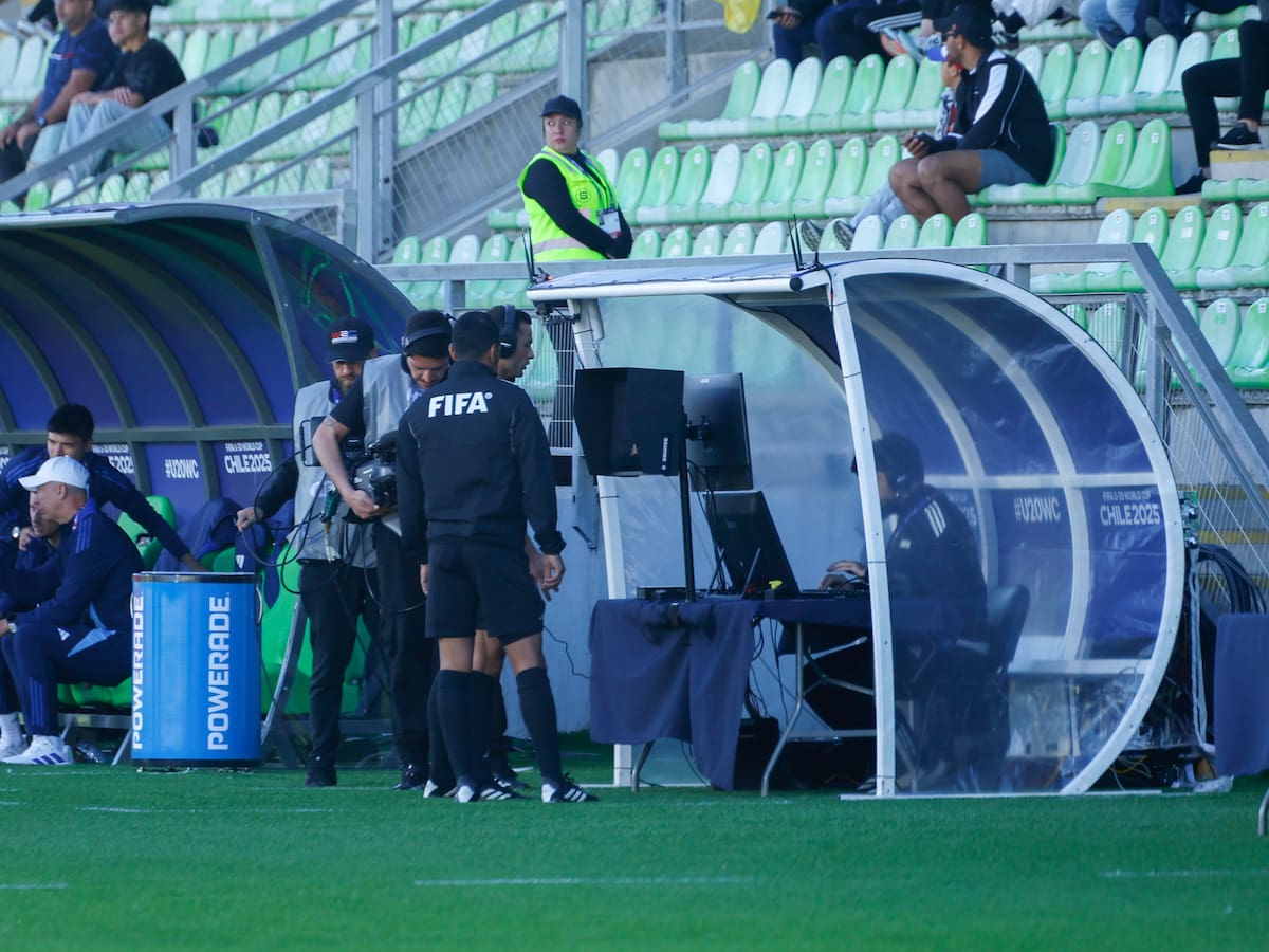 El reemplazo del VAR en acción: así se estrenó la tarjeta verde en el Mundial Sub 20 de Chile