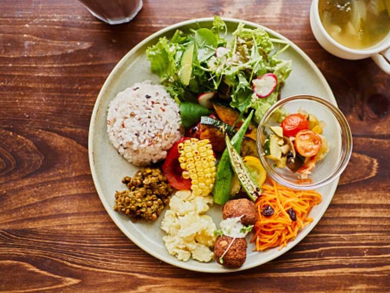 ¿Cómo es la alimentación vegana? El Doctor Chef nos explica