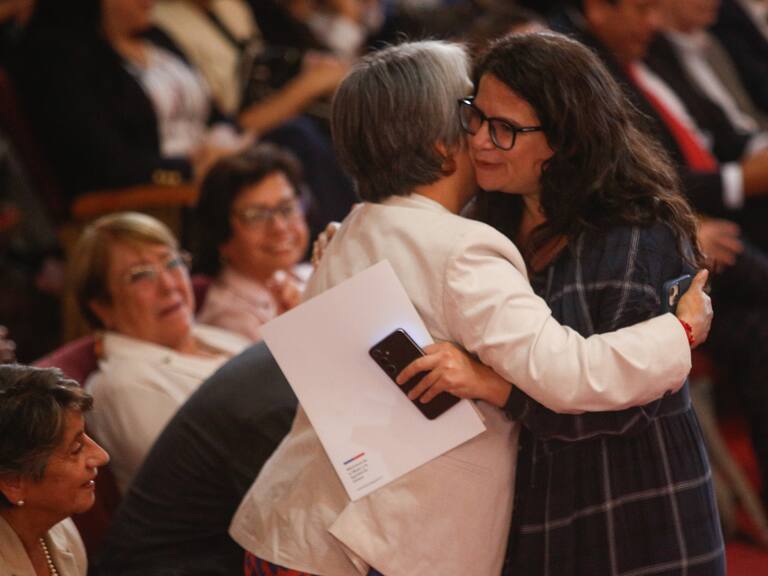 Ministra Orellana y distanciamiento de Jara del Gobierno: “En momentos muy duros, tener colegas como Jeannette me permitió seguir trabajando”