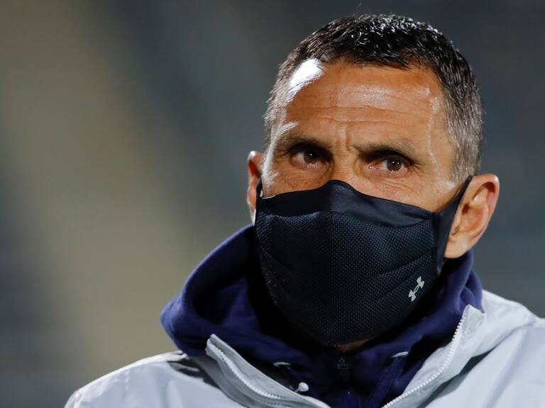 Hinchas de la UC perdieron la paciencia con el técnico Gustavo Poyet tras derrota 2-0 con Melipilla