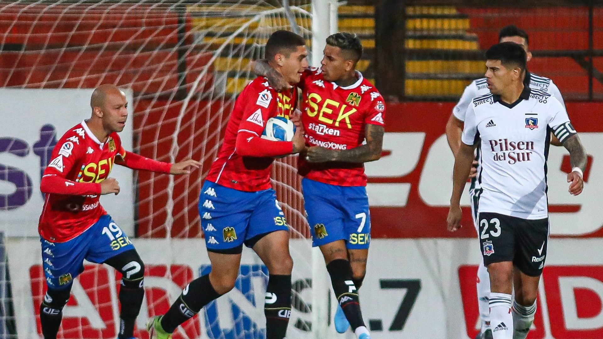 Unión Española sorprendió a Colo Colo y alcanzó la punta del torneo