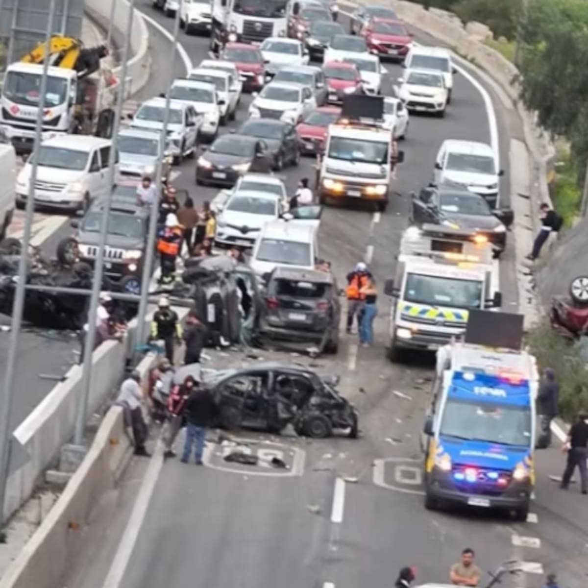 Grave accidente de tránsito en La Pirámide con Américo Vespucio deja un fallecido y cerca de 10 lesionados de diversa consideración