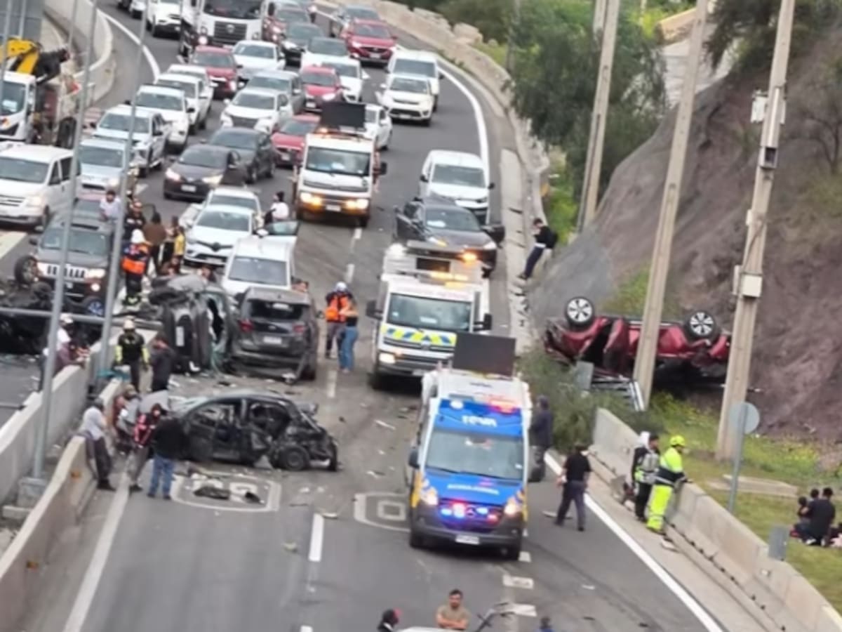 Grave accidente de tránsito en La Pirámide con Américo Vespucio deja un fallecido y cerca de 10 lesionados de diversa consideración