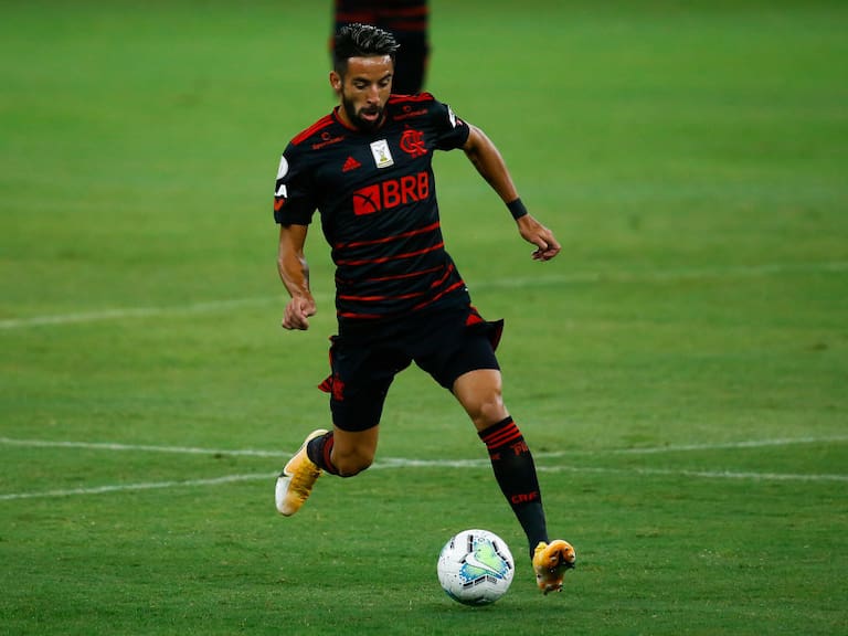 Mauricio Isla se disculpó por error cometido en el duelo entre Flamengo e Inter de Porto Alegre