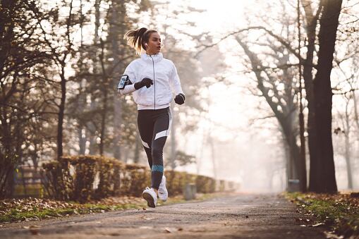 ¿Cómo vestirse para hacer ejercicio en invierno? Karin Yanine nos explica