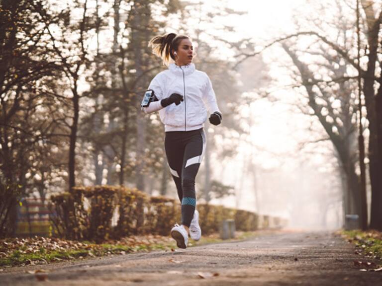 ¿Cómo vestirse para hacer ejercicio en invierno? Karin Yanine nos explica