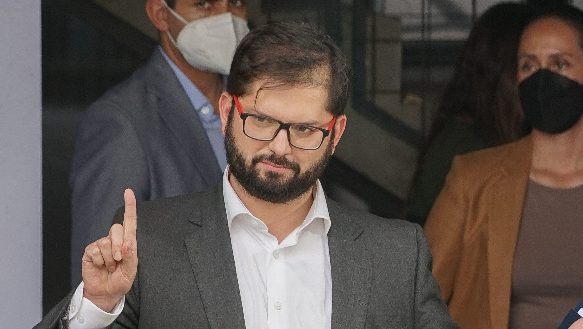 07 de abril 2022/SANTIAGOEl Presidente de la República, Gabriel Boric Font, junto a ministros y ministras de su gabinete participan de un encuentro junto a vecinos y vecinas de Maipú. Tras la cita, el Mandatario anunció el Plan de recuperación inclusiva Chile Apoya que incluye diversas medidas
FOTO : FRANCISCO CASTILLO/AGENCIAUNO