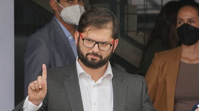 07 de abril 2022/SANTIAGOEl Presidente de la República, Gabriel Boric Font, junto a ministros y ministras de su gabinete participan de un encuentro junto a vecinos y vecinas de Maipú. Tras la cita, el Mandatario anunció el Plan de recuperación inclusiva Chile Apoya que incluye diversas medidas
FOTO : FRANCISCO CASTILLO/AGENCIAUNO
