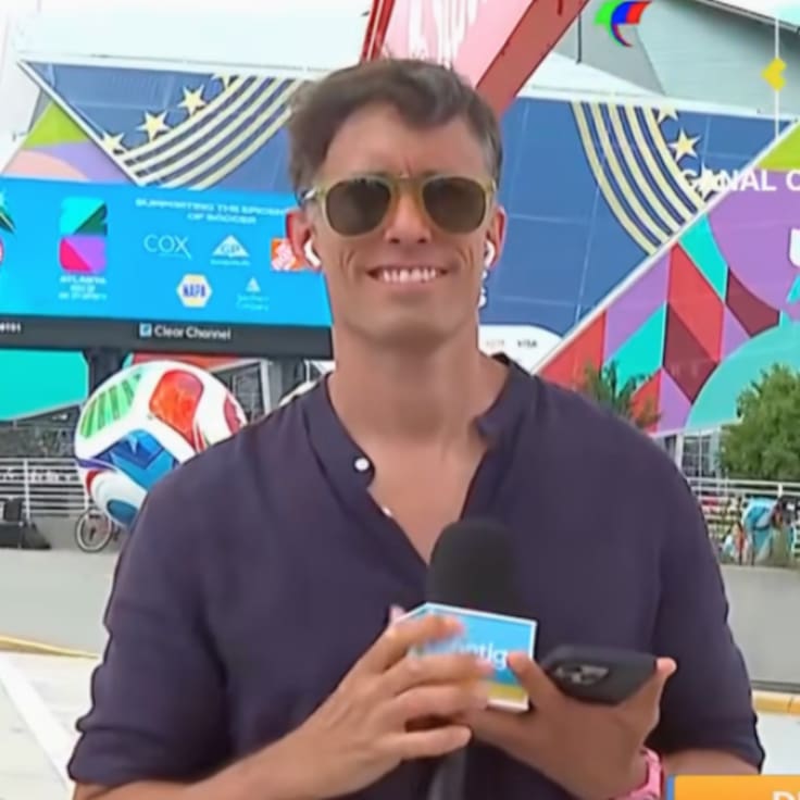 Roberto Cox responde en vivo a piropo de conocida chica reality: “No solo es muy simpática y agradable...”