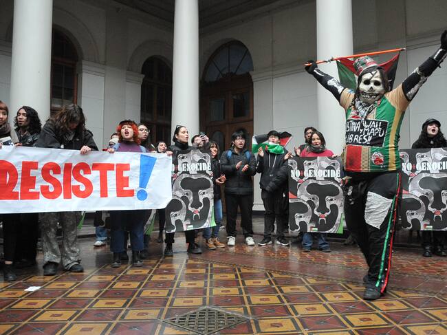 Estudiantes de la U. de Chile solicitan al establecimiento cortar relaciones con instituciones de Israel