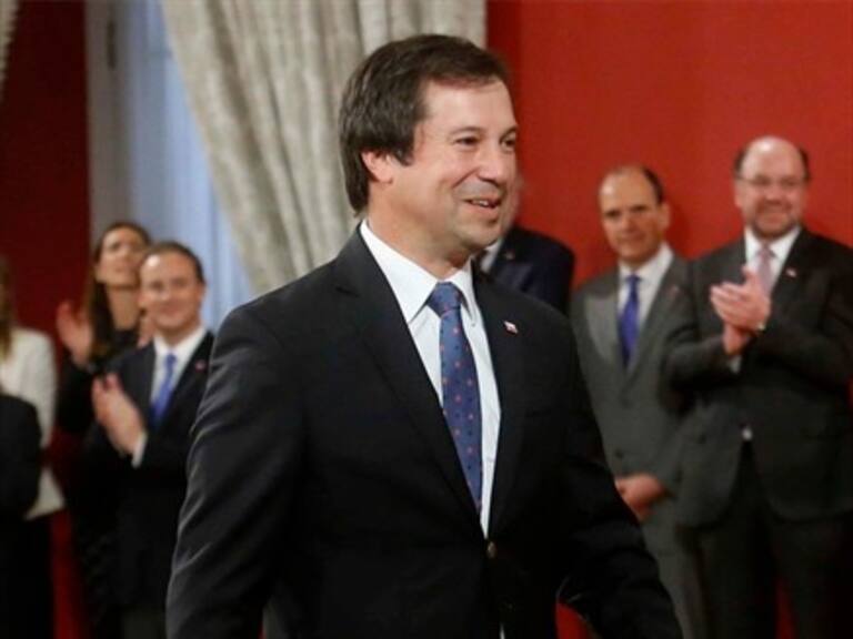 «Hace tiempo que la pena / tiene cara de Guasón»: El poema premonitorio del nuevo ministro Palacios