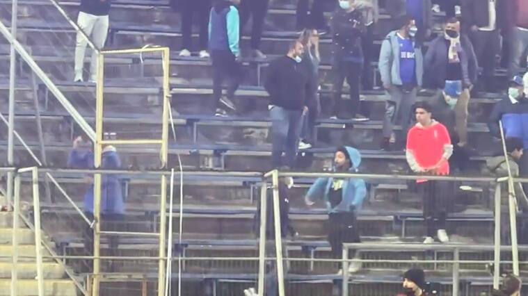 Hincha de Universidad Católica realiza gestos racistas contra brasileños