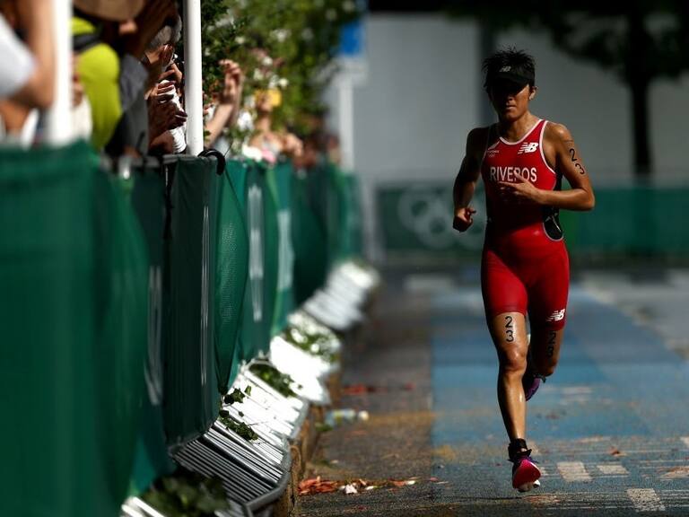 TOKYO, JAPAN - JULY 27: Barbara Riveros of Team Chile competes during the Women's Individual Triathlon on day four of the Tokyo 2020 Olympic Games at Odaiba Marine Park on July 27, 2021 in Tokyo, Japan. (Photo by Buda Mendes/Getty Images)