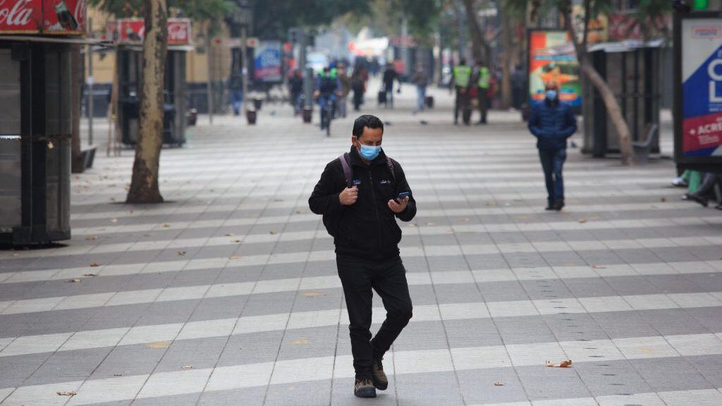 5 de Junio 2021 / SANTIAGO Fin de semana en Cuarentena en Santiago Centro, comuna que este Sábado volvió a fase uno del plan paso a paso por el aumento de casos activos y nuevos contagios foto de Paseo Ahumada. FOTOS: DIEGO MARTIN / AGENCIAUNO