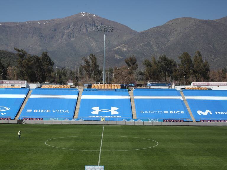 07 DE SEPTIEMBRE DE 2020/SANTIAGO
Estadio Universidad Católica, donde se da inicio oficial a su Casa Abierta, proceso voluntario de socialización, que marca el punto de partida del proyecto de modernización que busca transformar el estadio San Carlos de Apoquindo de la Universidad Católica en un recinto de nivel mundial, sustentable y a escala humana, Santiago.
FOTO: AILEN DÍAZ/AGENCIAUNO
