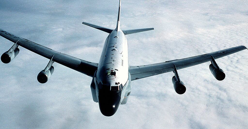 El avión de reconocimiento RC-135 Stratolifter en unos ejercicios de vuelo