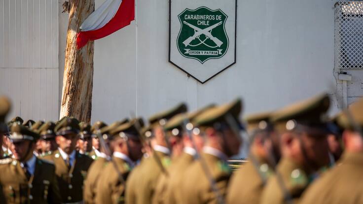 Ofertas de trabajo en Carabineros de Chile: así puedes postular a los nuevos cargos para civiles en la institución con sueldos que rozan los $850 mil