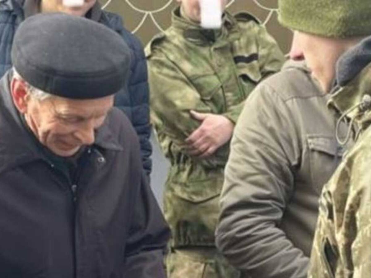 Adulto mayor de 80 años se alista en el ejército de Ucrania para combatir a las fuerzas rusas