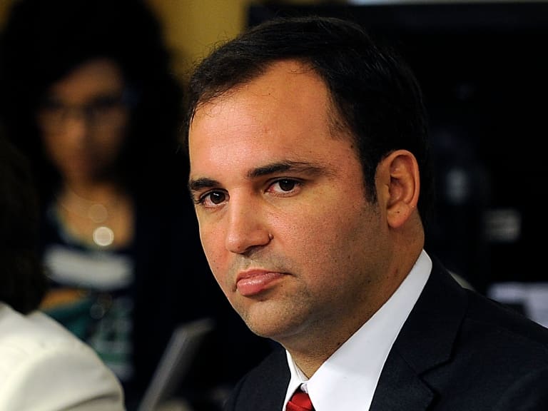 Ex director de Junaeb reafirma denuncia de millonarios pagos por 30 colaciones