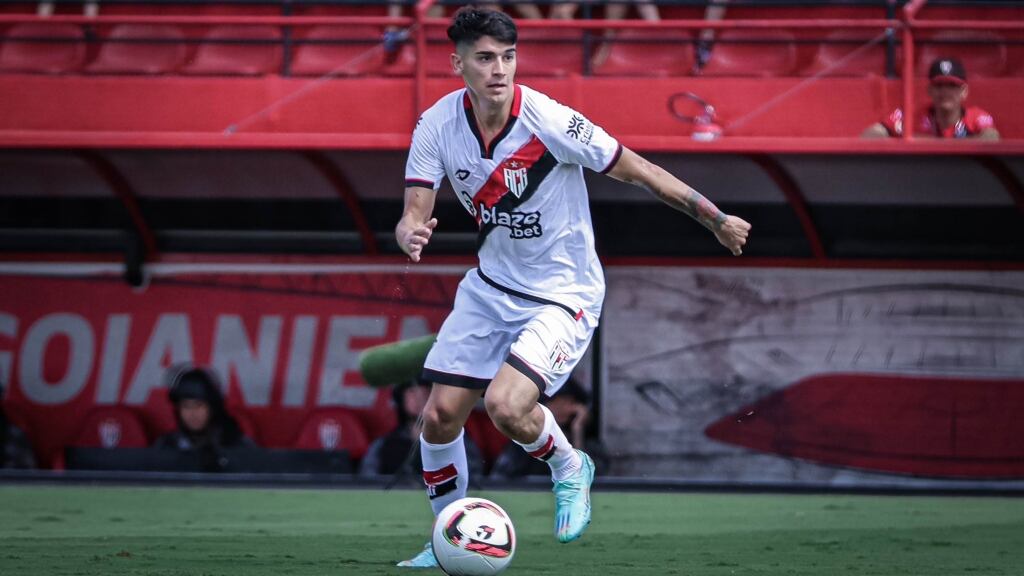 Ángelo Araos sufre dura lesión y se perderá el resto de la temporada 2023 en Brasil