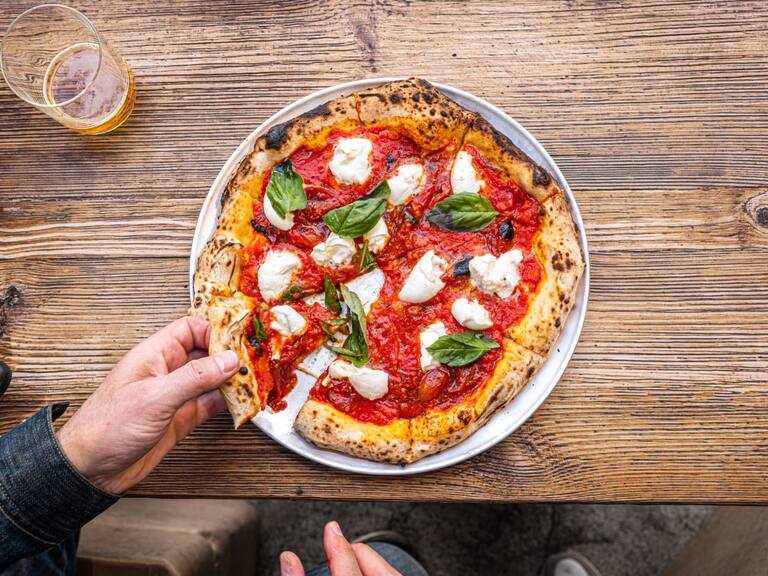 Entre las 50 mejores de Latinoamérica: estas son las seis pizzerías chilenas que fueron destacadas en prestigioso ranking
