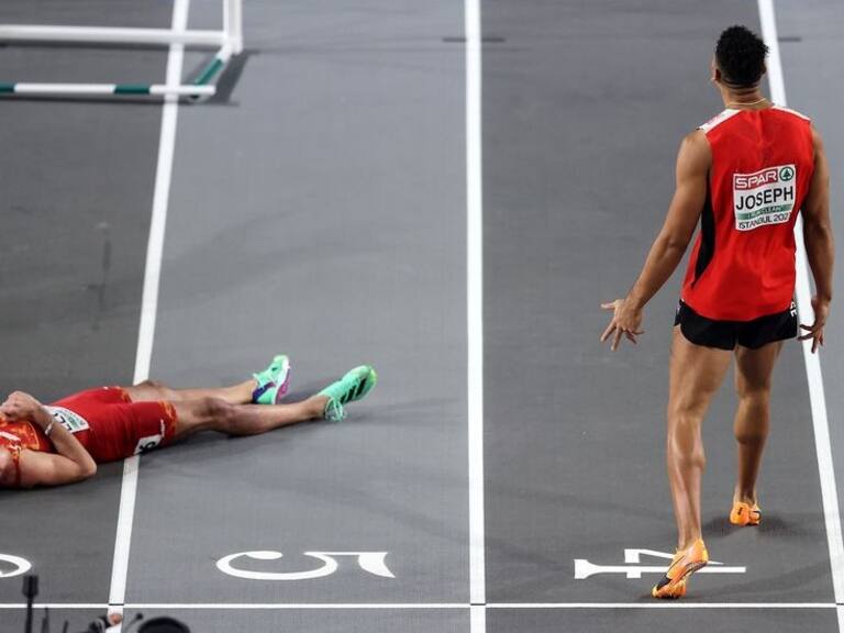 «Estaba bloqueado»: Atleta suizo comete polémico gesto antideportivo tras grave caída de su contrincante