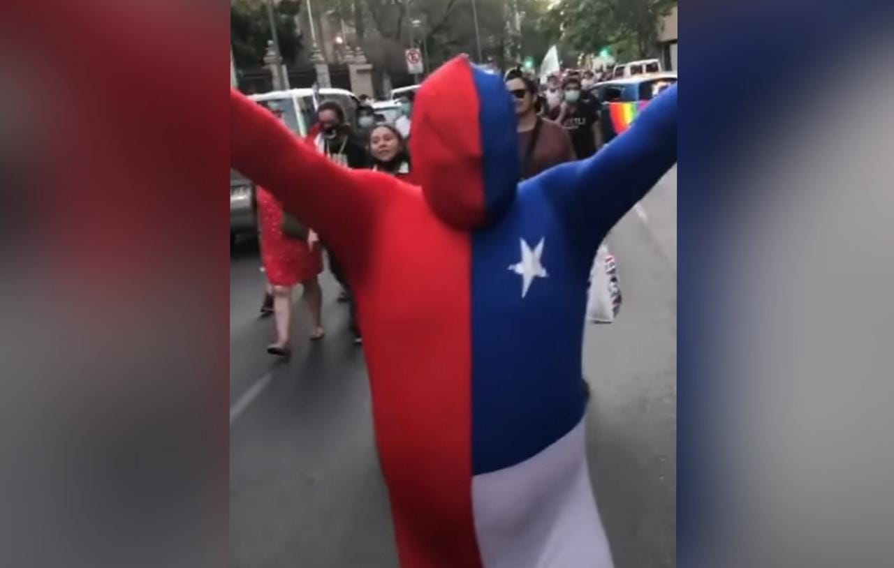 Tiembla Sensual Spiderman: Chileman, el nuevo personaje nacido tras las elecciones | Captura