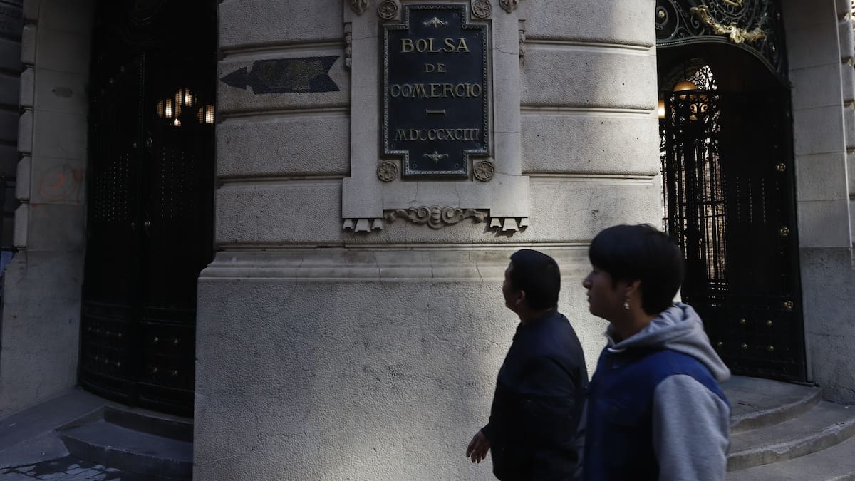 IPSA anota fuerte caída de 1,50% arrastrado por Imacec negativo y el aumento del riesgo global