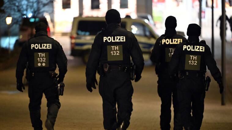 Policías en un procedimiento de vigilancia en Alemania
