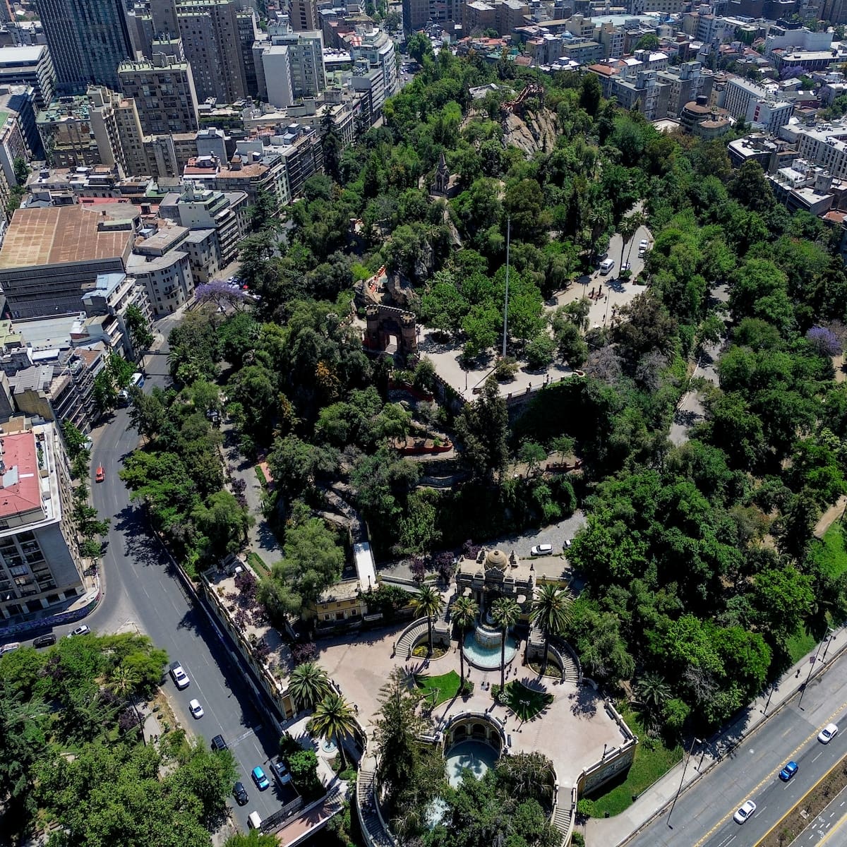Regresa el cañonazo de las 12 al cerro Santa Lucía y alcalde Desbordes responde a las críticas por el ruido: “Dura un segundo”
