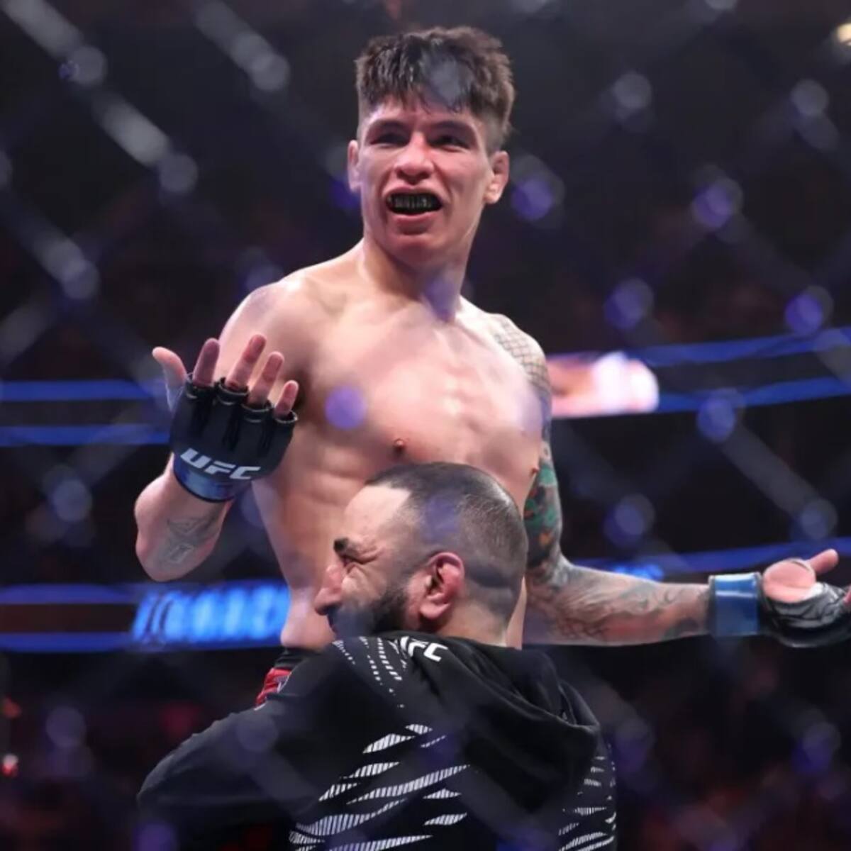 Chileno Ignacio ’Jaula’ Bahamondes vence por sumisión a Jalin Turner y se mete top 15 en el ranking mundial de la UFC