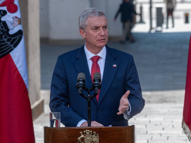 Gobierno de José Antonio Kast evalúa fusionar ministerios y crear un “supraministerio” político en La Moneda