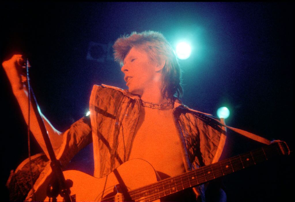 LOS ANGELES - 1973: Musician David Bowie performs onstage during his "Ziggy Stardust" era in 1973 in Los Angeles, California. (Photo by Michael Ochs Archives/Getty Images)