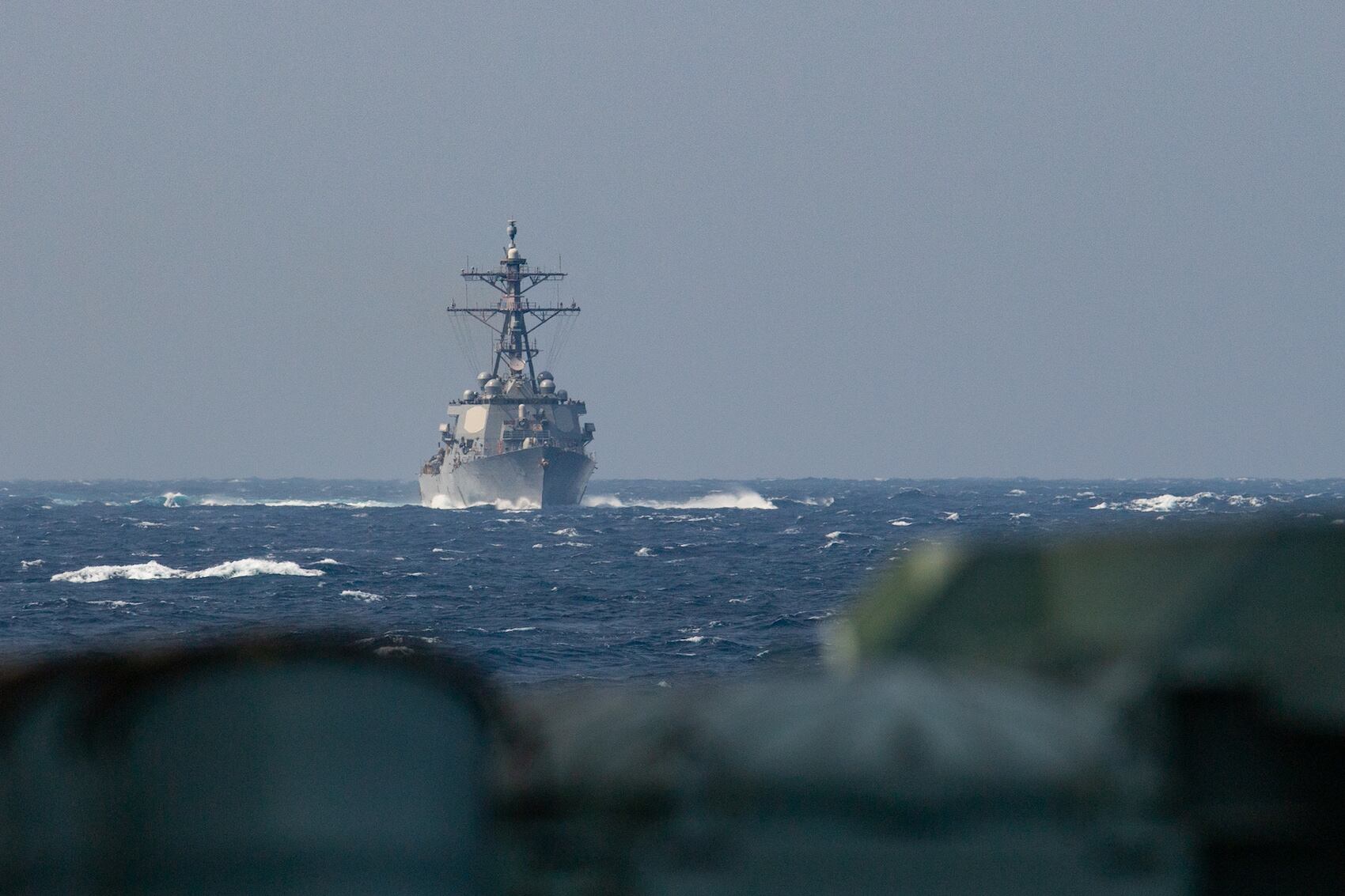 El destructor USS Higgins cruza el estrecho de Formosa frente a China