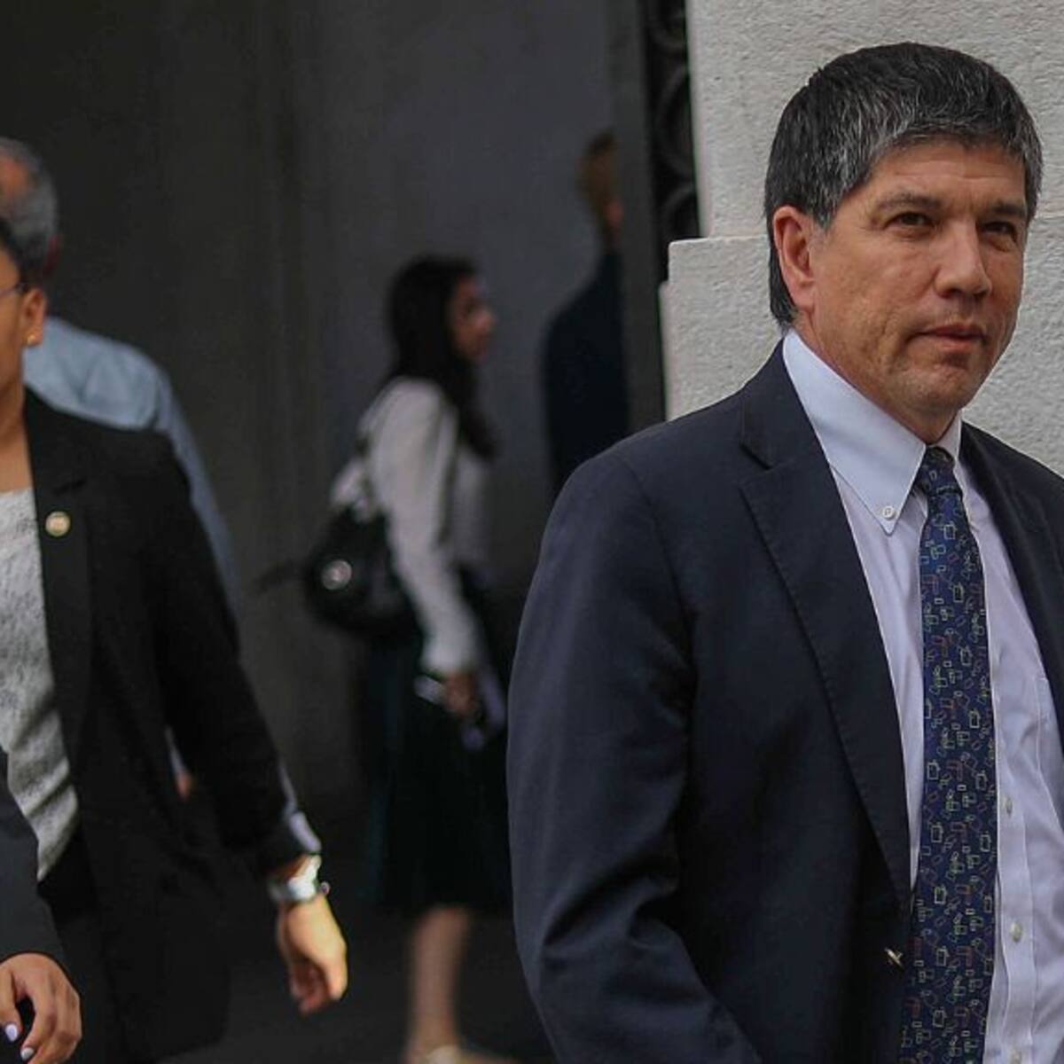 Gobierno confirma que homicidio de comisario Valdés «no se da en el marco de un portonazo»