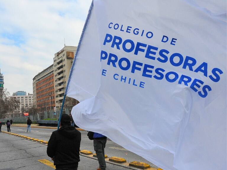 Paro indefinido de profesores en Santiago: ¿Qué piden los docentes de la comuna?