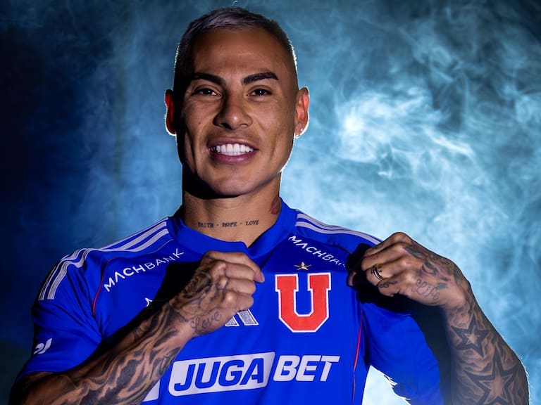 Eduardo Vargas ya luce la camiseta de la U