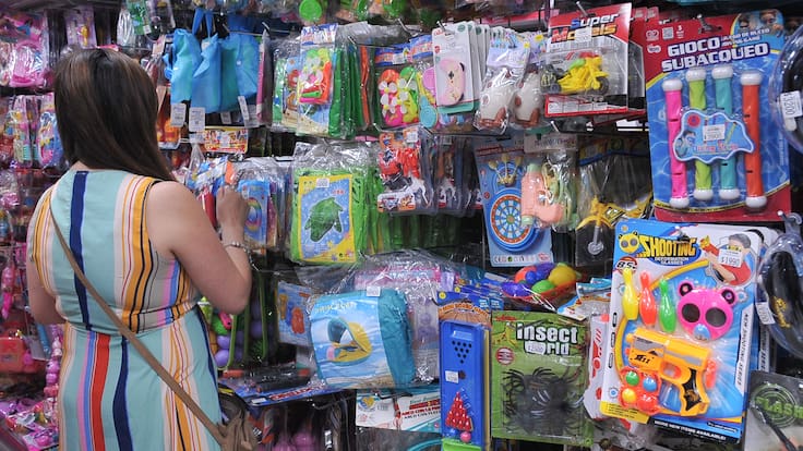 Millonaria multa a mall chino por vender productos potencialmente peligrosos y no incluir sello clave