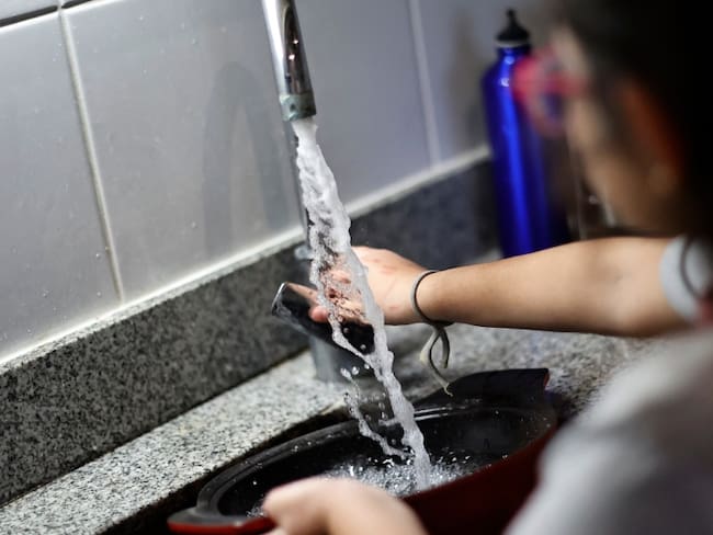 Aguas Andinas reporta fin de corte de agua en tres comunas de Santiago tras restablecer suministro