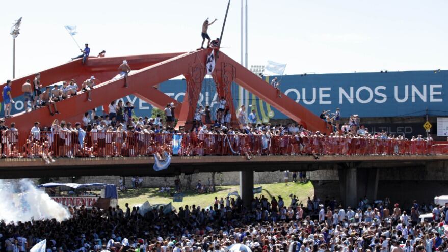Se registran decenas de heridos y hospitalizados tras desbordados festejos en Buenos Aires por el título de Argentina