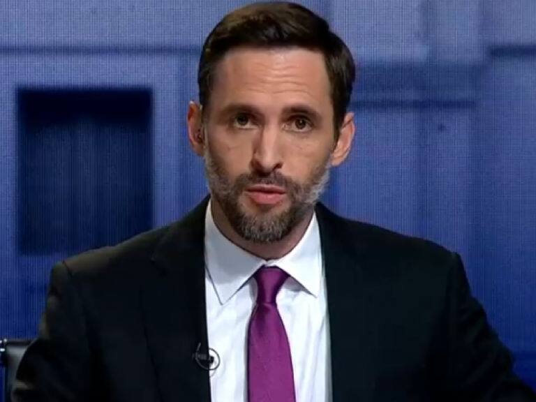 «En vez de ponerse los pantalones…»: Daniel Matamala critica al gobierno por el paro de camioneros