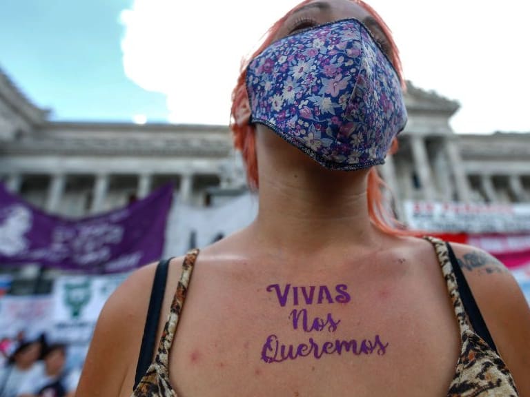 BUENOS AIRES, ARGENTINA - MARCH 08: A woman shows her chest with the words &quot;We want us (women) alive&quot; painted on it as she takes part in a demonstration to mark the International Women&#039;s Day outside the Congress on March 8, 2021 in Buenos Aires, Argentina. This year the main demand is to stop the femicides and transvesticides, after 50 have been officially registered in the first two months of 2021. (Photo by Marcos Brindicci/Getty Images)